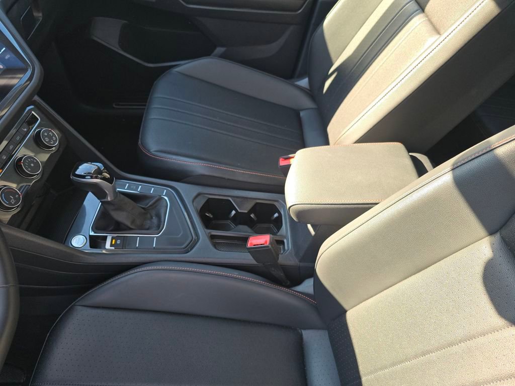 Used 2024 Volkswagen Tiguan Wolfsburg Edition image 26