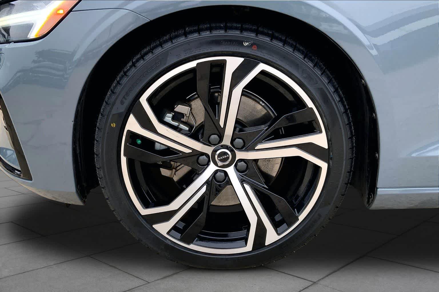 Used 2023 Volvo S60 B5 Core FWD image 11