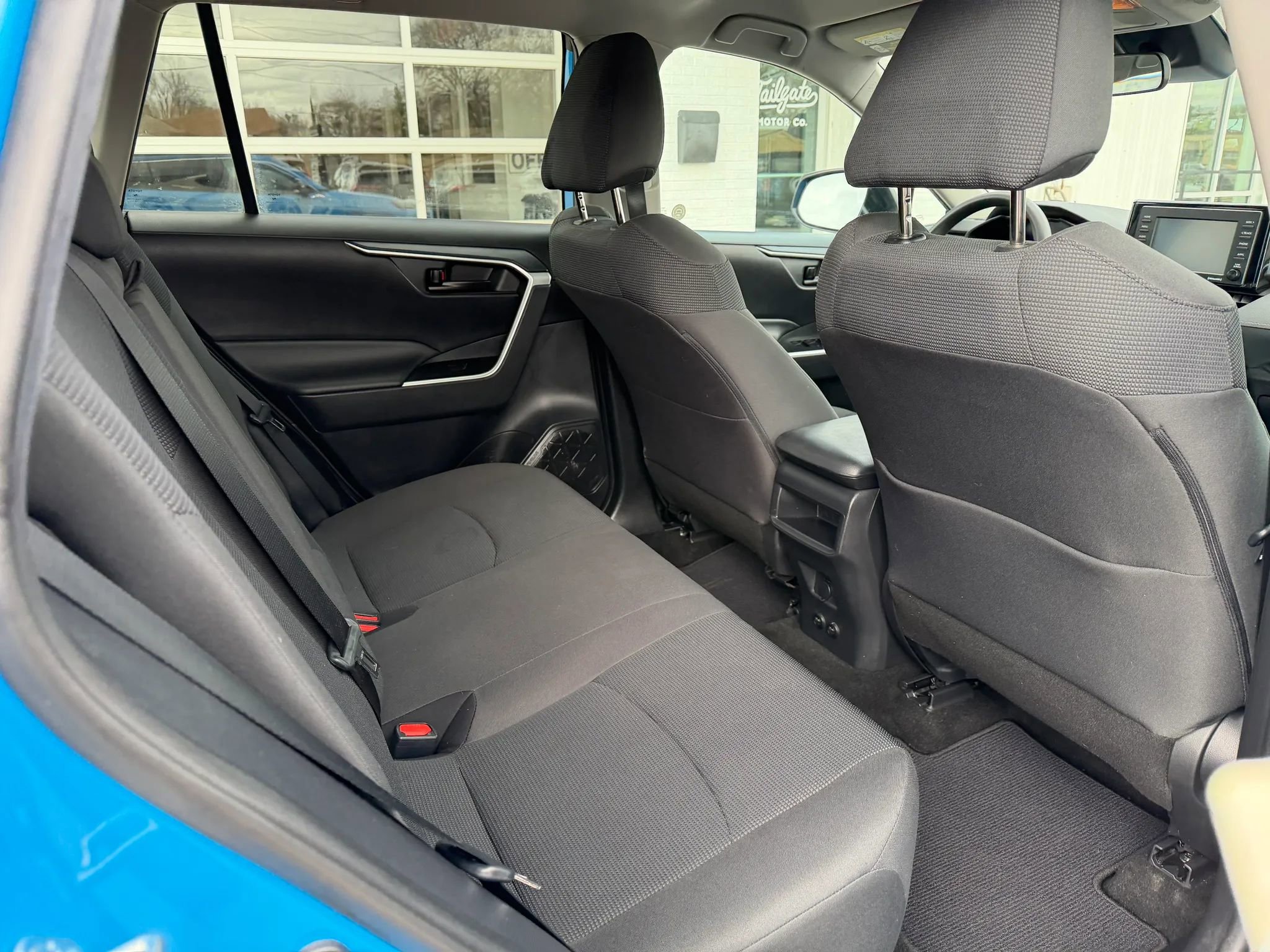 Used 2020 Toyota RAV4 LE w/ Carpet Mat Package image 8