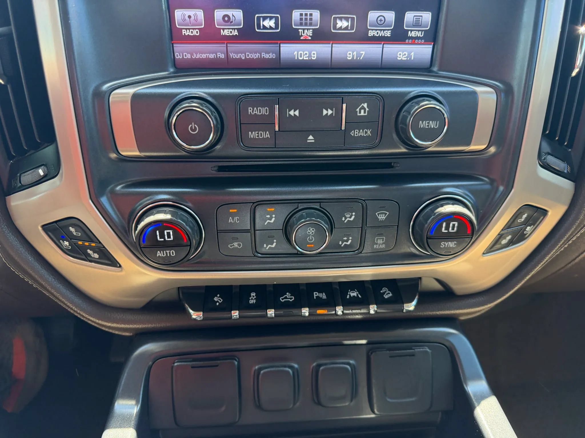 Used 2016 GMC Sierra 1500 Denali w/ Enhanced Driver Alert Package AWD/4WD image 17