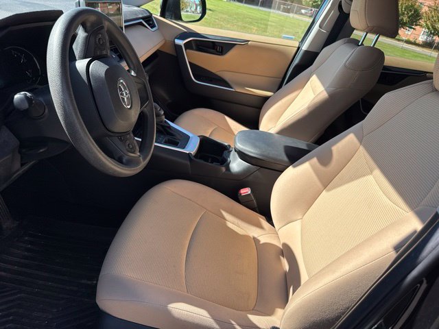 Used 2023 Toyota RAV4 LE AWD/4WD image 13