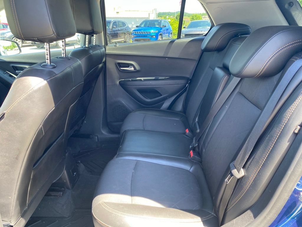 Used 2019 Chevrolet Trax LT w/ LT Convenience Package AWD/4WD image 17