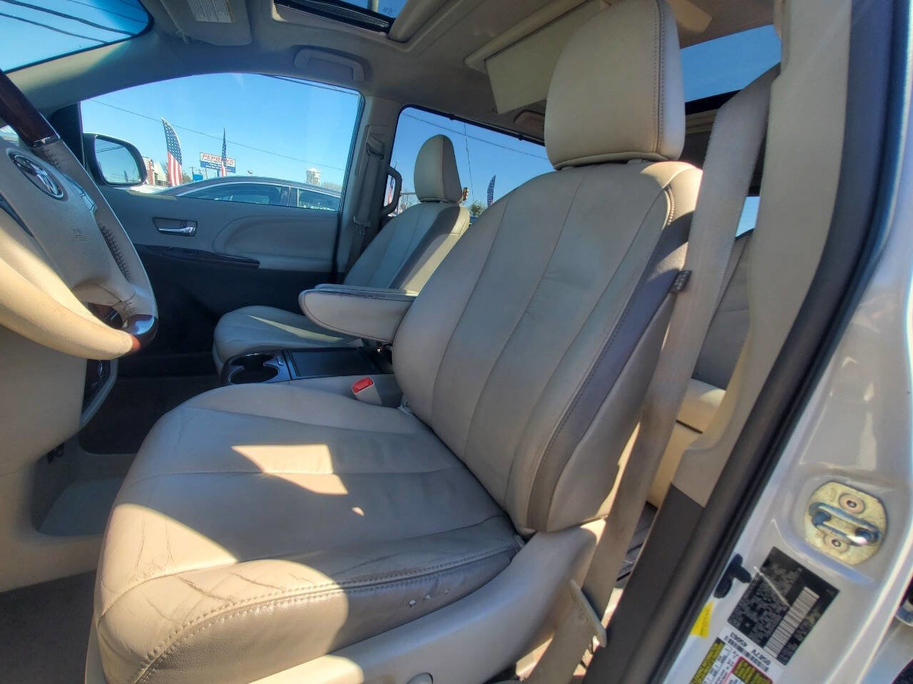 Used 2012 Toyota Sienna Limited w/ Premium Pkg AWD/4WD image 11
