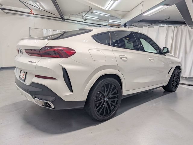 Used 2024 BMW X6 xDrive40i w/ Premium Package AWD/4WD image 3