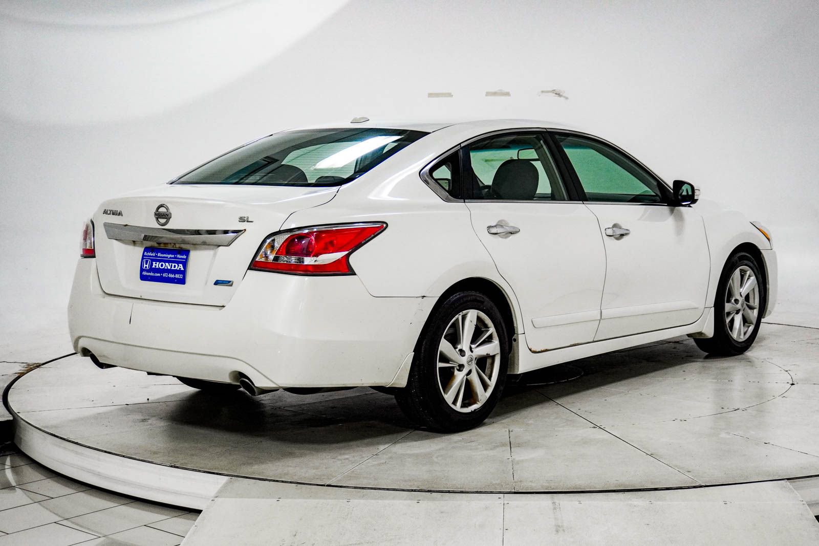 Used 2013 Nissan Altima 2.5 SL w/ 2.5 Moonroof Pkg FWD image 10