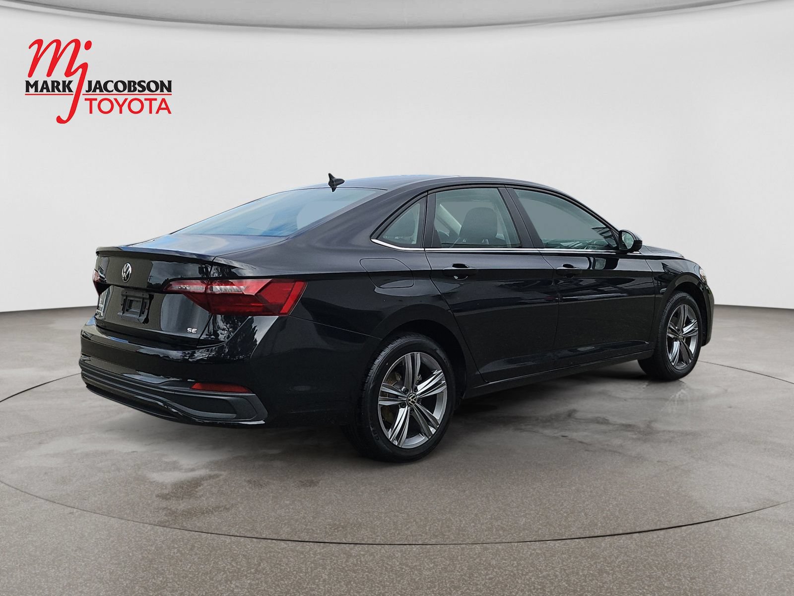 Used 2024 Volkswagen Jetta SE FWD image 8