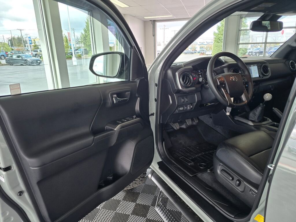 Used 2023 Toyota Tacoma TRD Off-Road w/ TRD Premium Off Road Package image 17