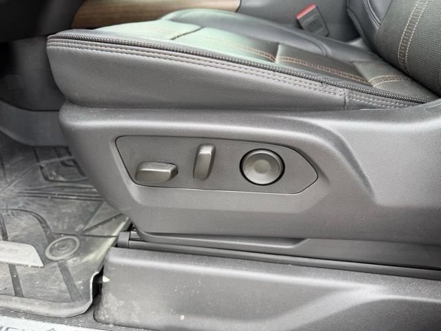 Used 2025 Chevrolet Silverado 1500 High Country AWD/4WD image 16