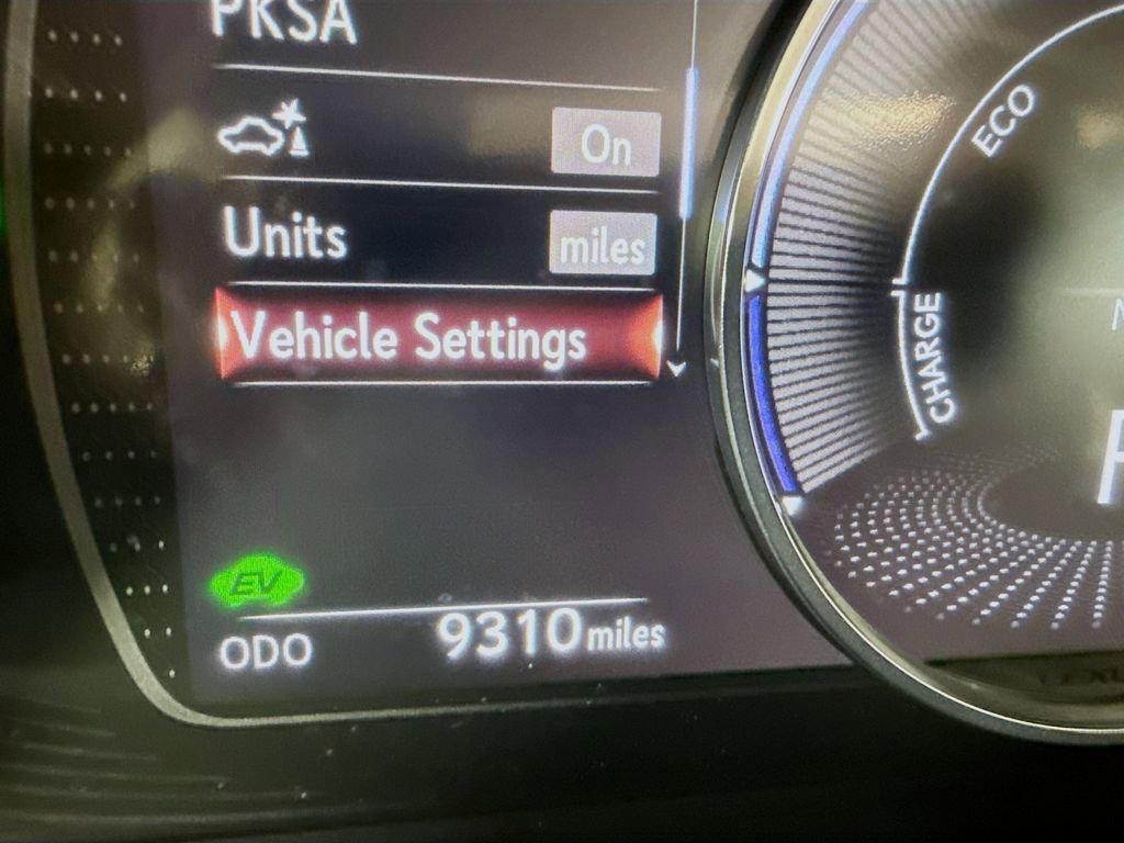 Certified 2025 Lexus ES 300h w/ Premium Package image 12