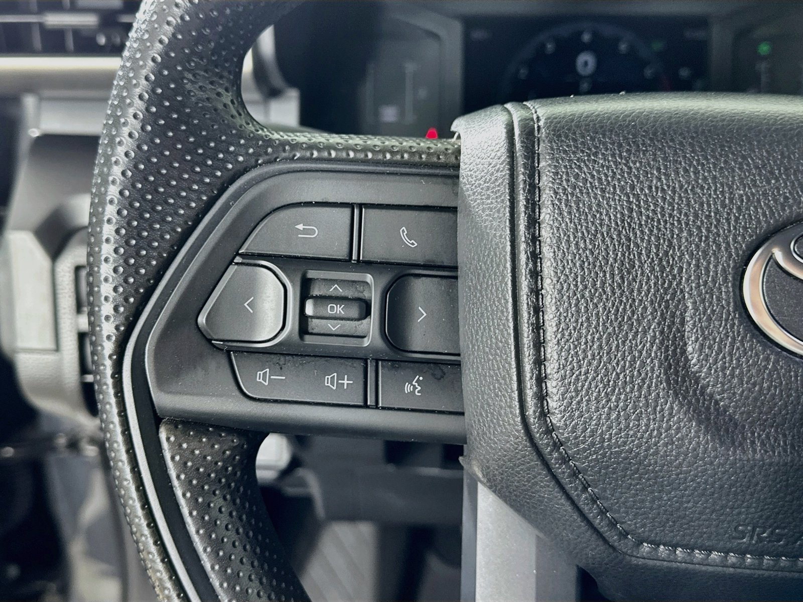 Used 2024 Toyota Tacoma SR w/ SR Upgrade Package AWD/4WD image 21
