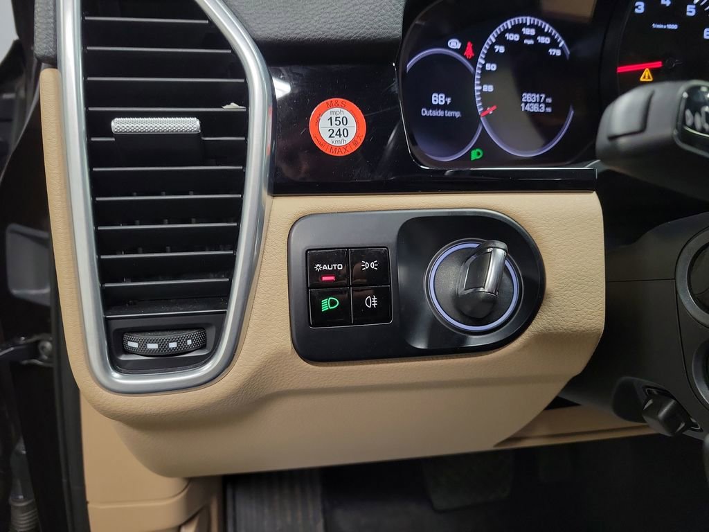 Used 2020 Porsche Cayenne Base image 19