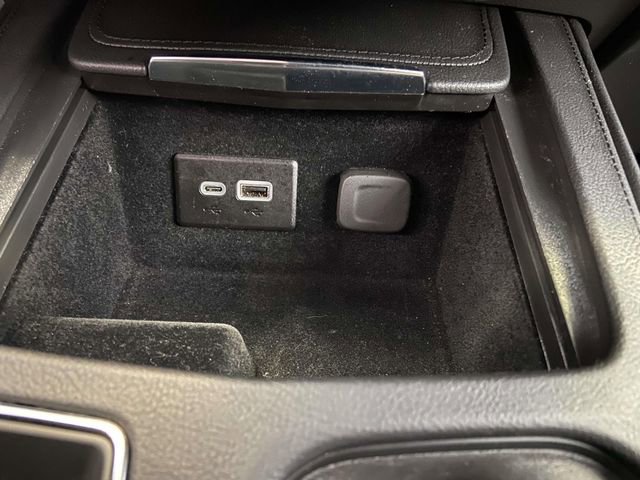 Used 2025 Cadillac XT4 Premium Luxury image 23