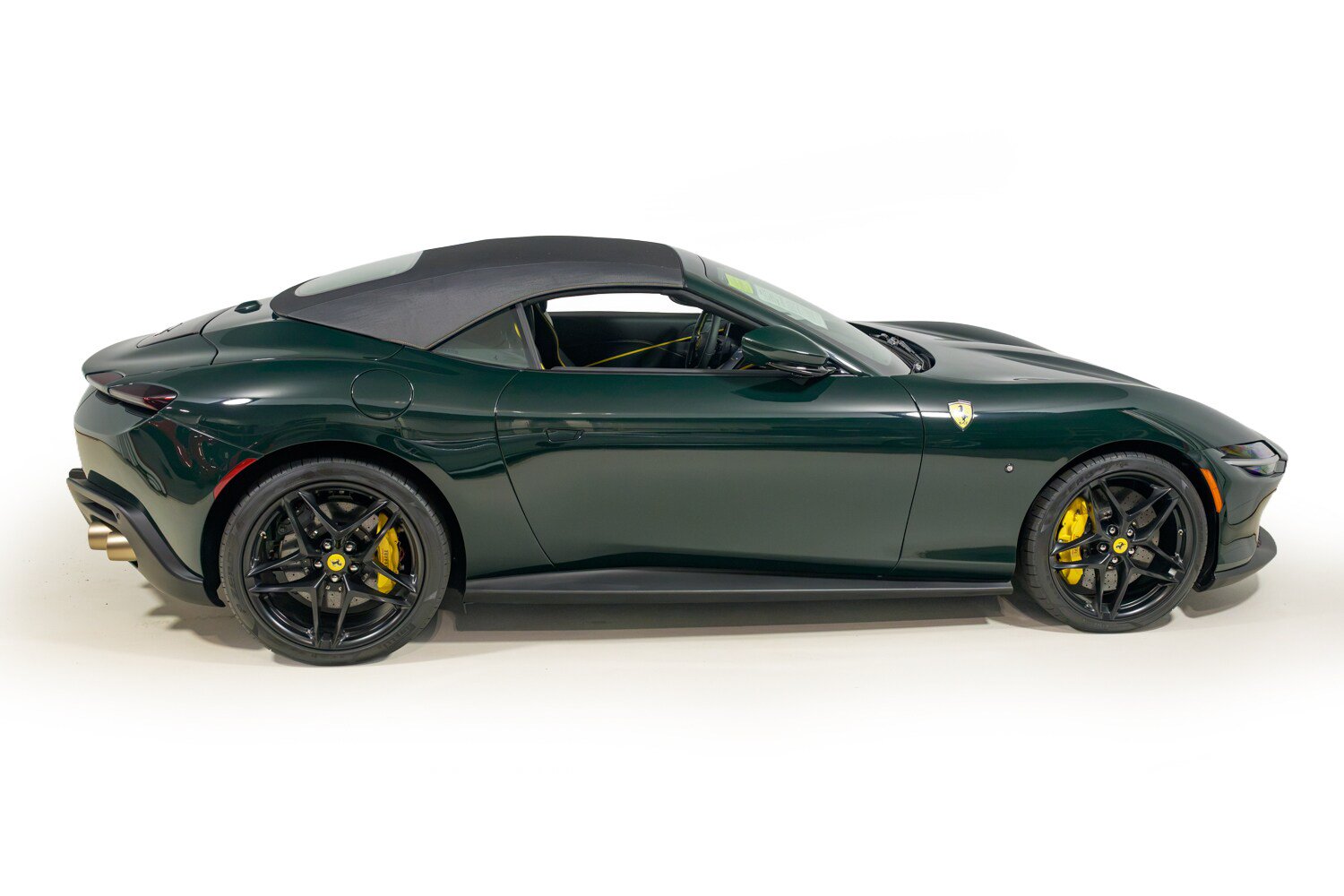 Used 2025 Ferrari Roma Spider RWD image 17