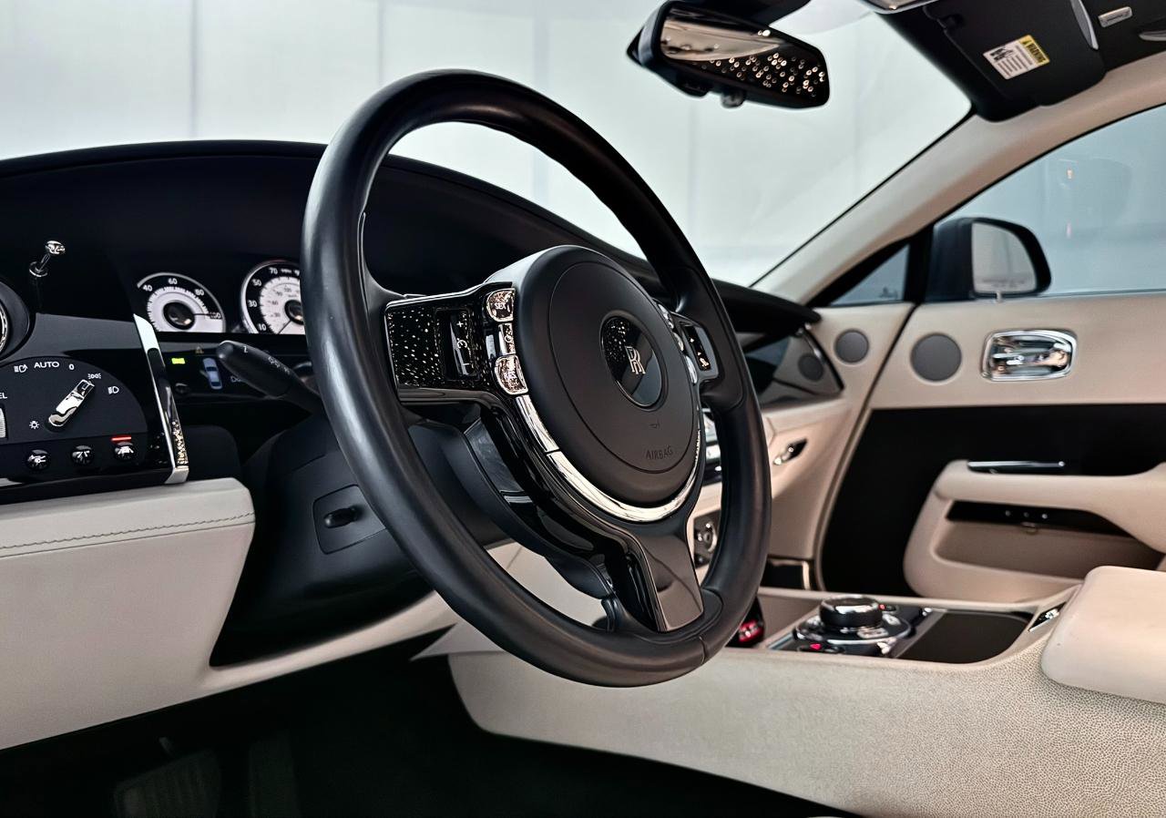 Used 2015 Rolls-Royce Wraith image 27