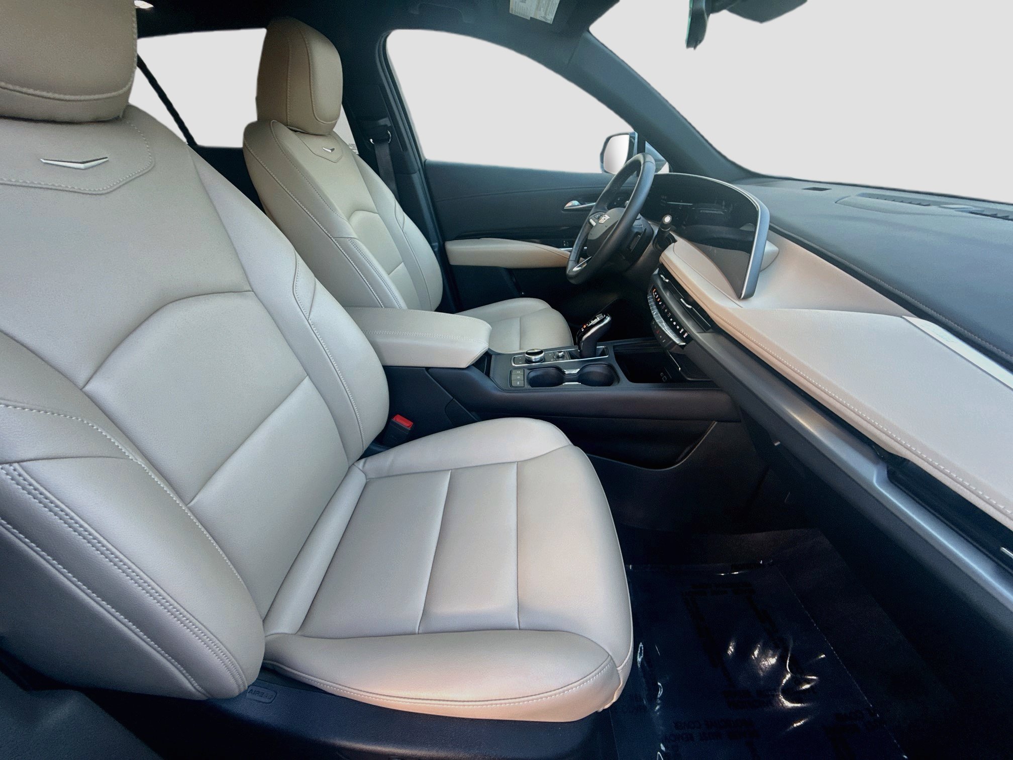 Used 2024 Cadillac XT4 Luxury w/ Cold Weather Package FWD image 29