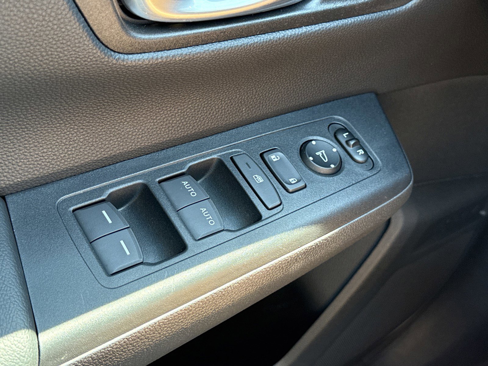 Used 2025 Honda CR-V Sport image 17