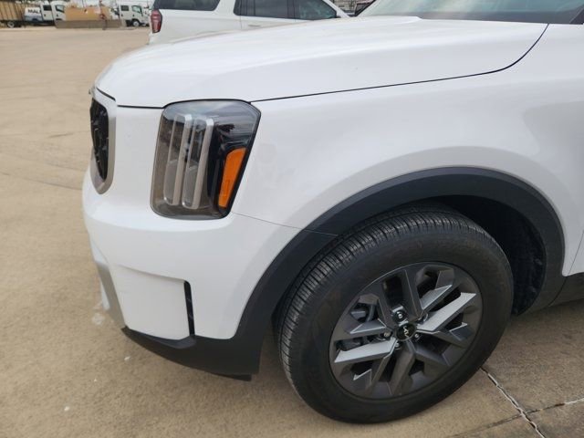Used 2025 Kia Telluride LX image 7