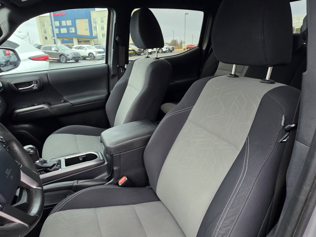 Used 2020 Toyota Tacoma TRD Off-Road image 11