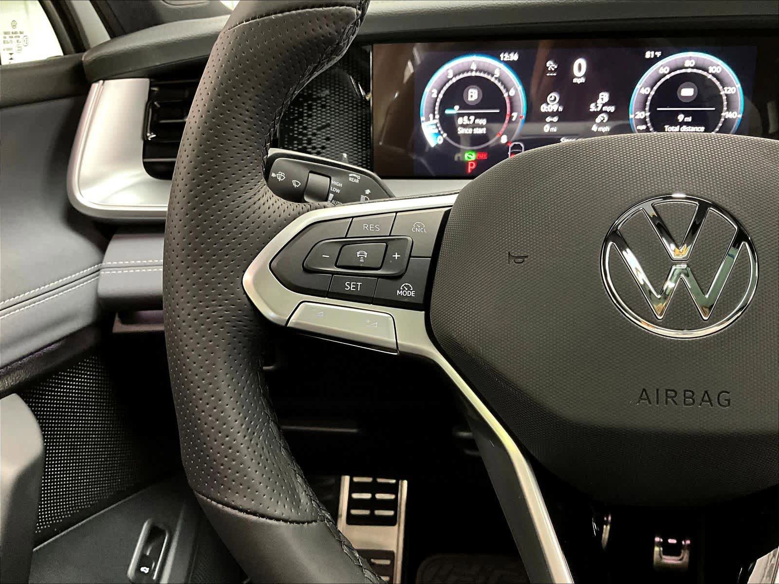 New 2026 Volkswagen Tiguan SE R-Line AWD/4WD image 17