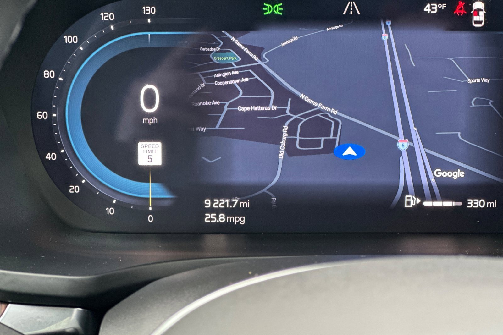 Used 2025 Volvo V60 B5 Cross Country Plus image 29