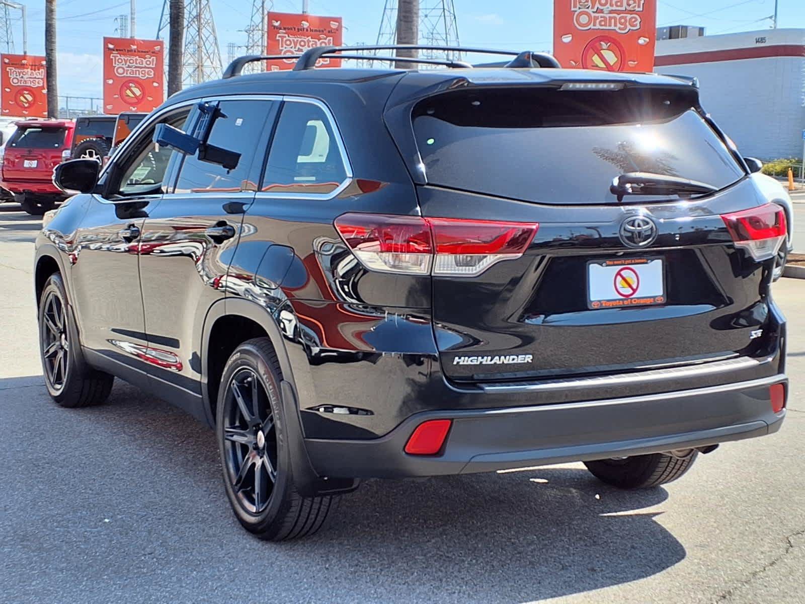 Used 2019 Toyota Highlander SE w/ Carpet Mat Package (TMS) FWD image 4