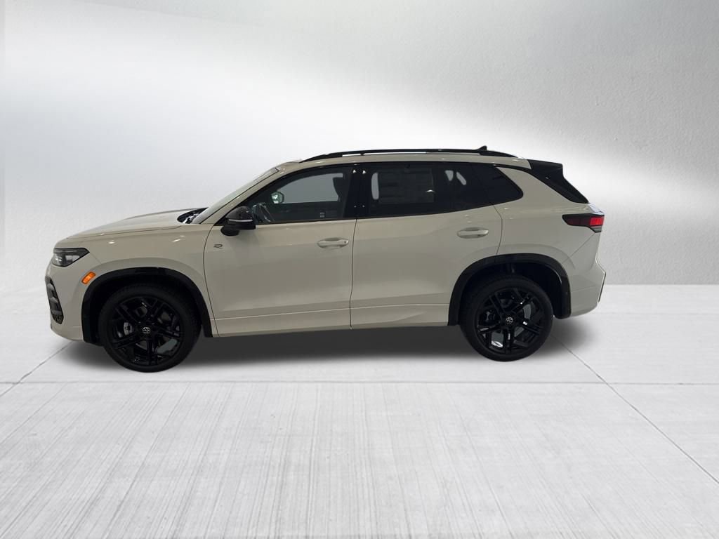 New 2025 Volkswagen Tiguan SE R-Line image 2