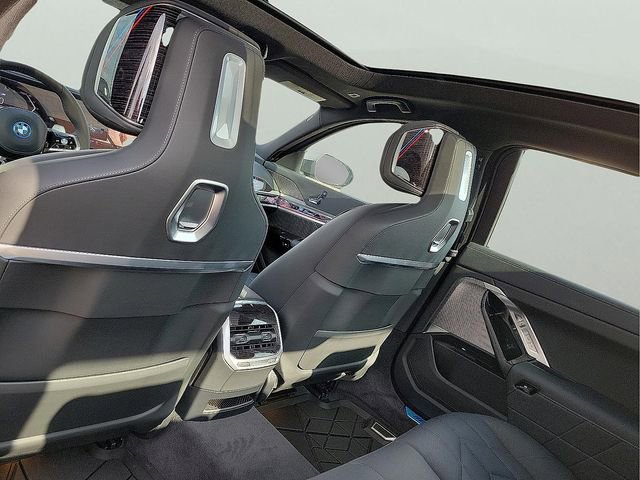 New 2026 BMW 750e xDrive w/ Premium Package AWD/4WD image 15