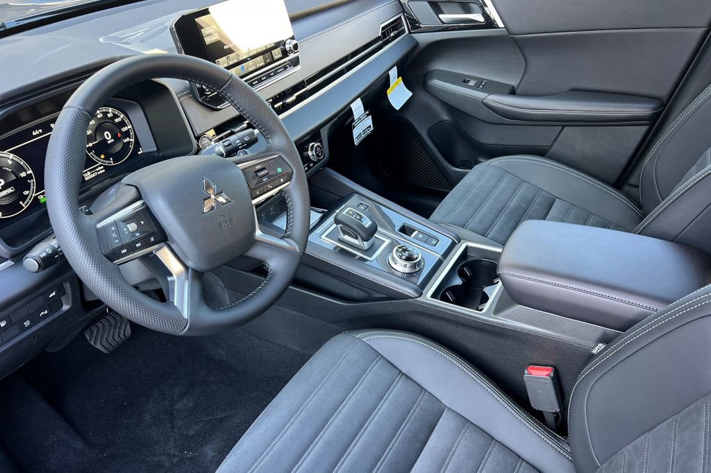 New 2025 Mitsubishi Outlander SE image 11