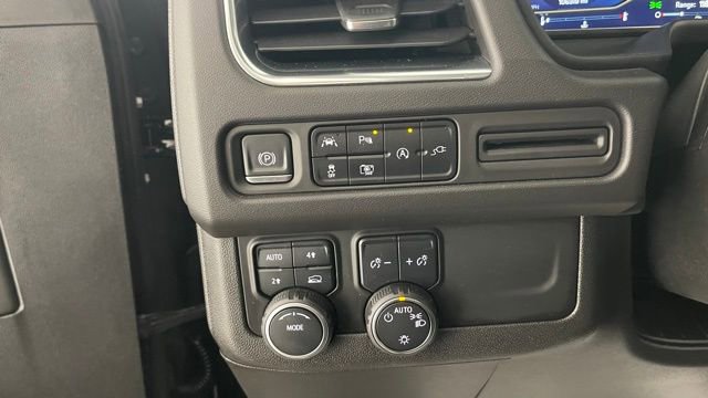 Used 2022 Chevrolet Suburban RST w/ Luxury Package image 36