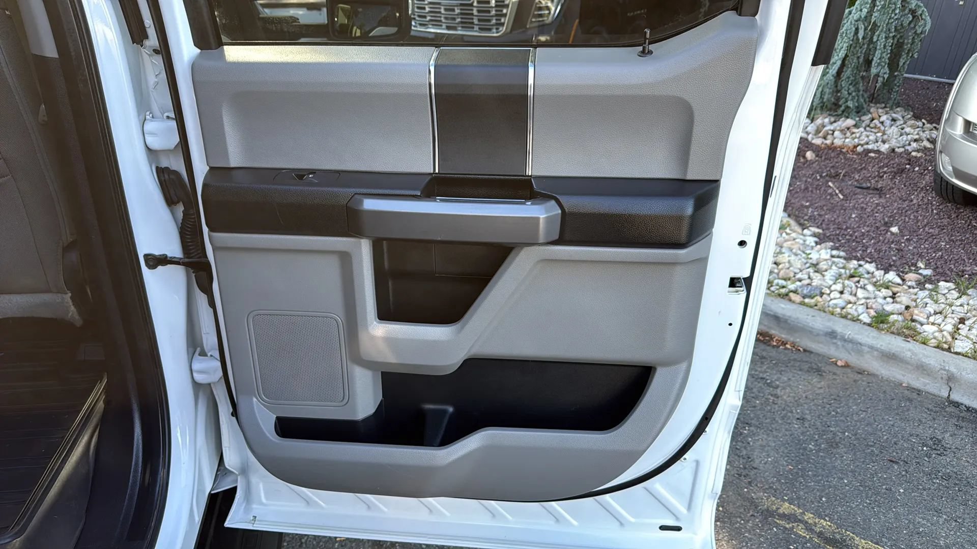 Used 2019 Ford F550 4x4 Crew Cab Super Duty w/ XLT Value Package image 17