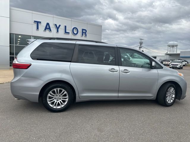 Used 2015 Toyota Sienna XLE w/ XLE Navigation Package FWD image 16