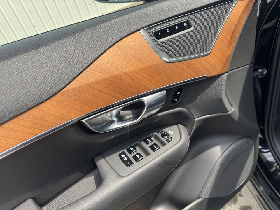 New 2025 Volvo XC90 T8 Plus w/ Protection Package Premier image 25