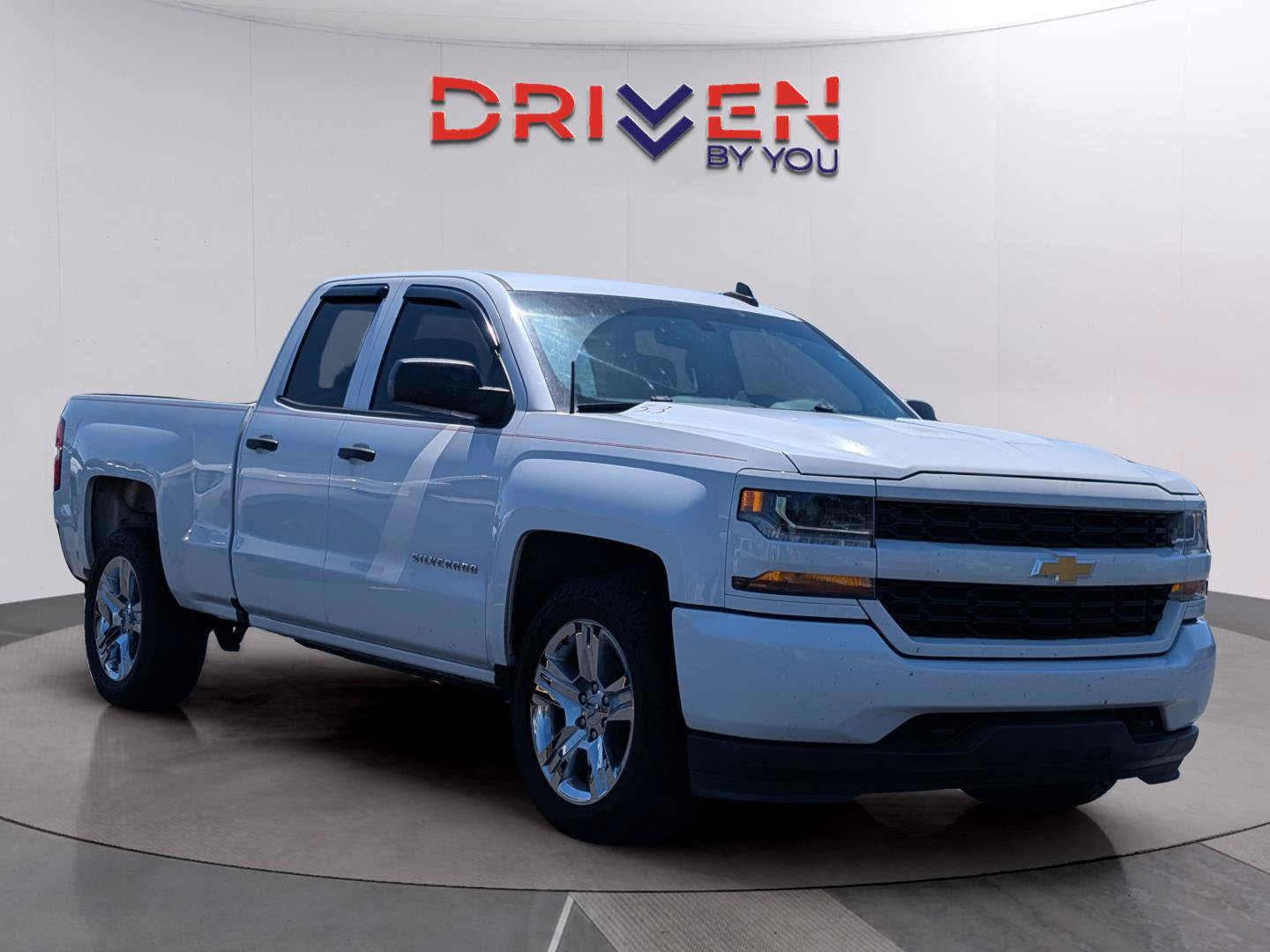 Used 2018 Chevrolet Silverado 1500 Custom w/ Custom Value Package RWD image 2