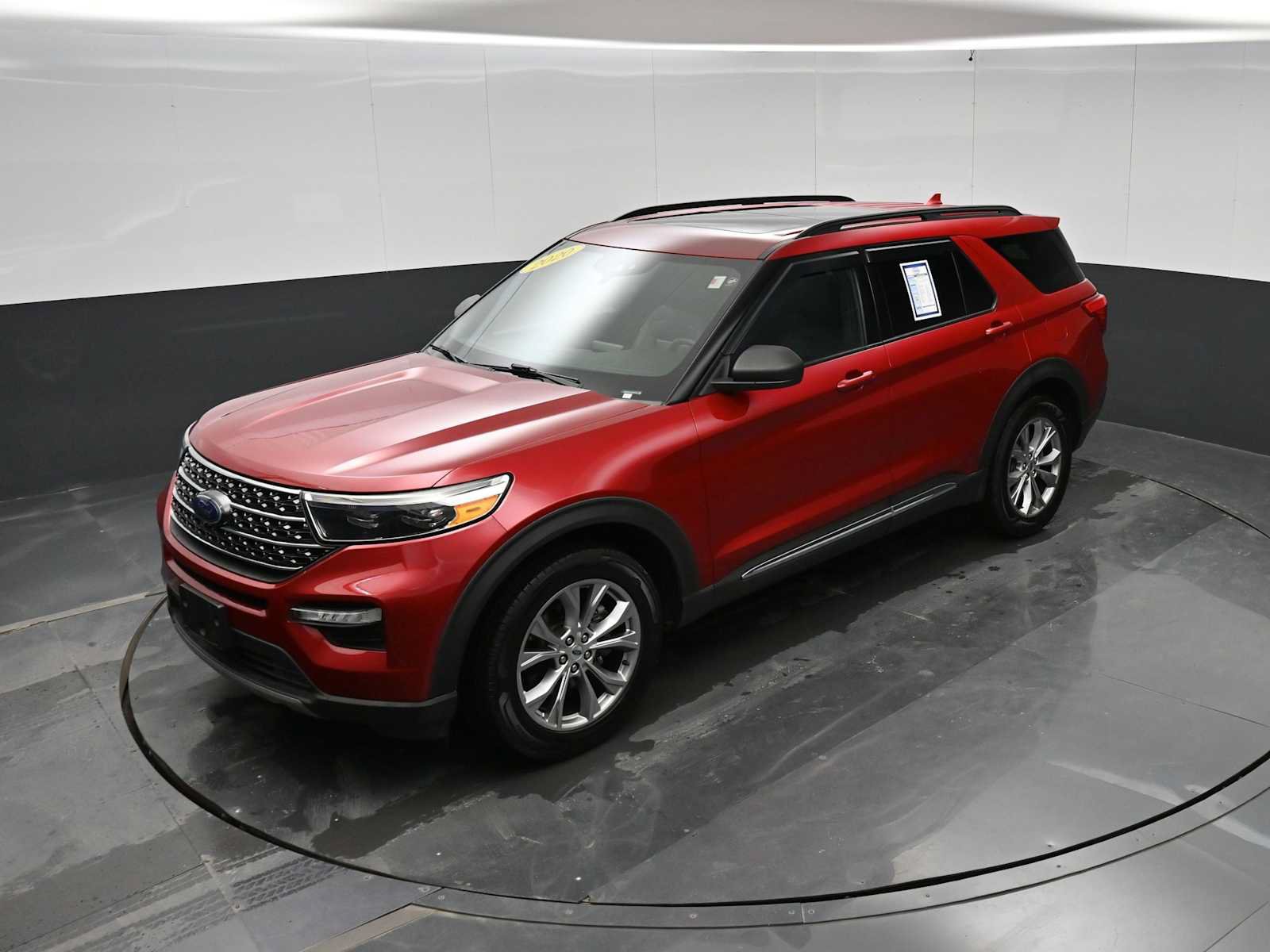 Used 2020 Ford Explorer XLT w/ Equipment Group 202A AWD/4WD image 28