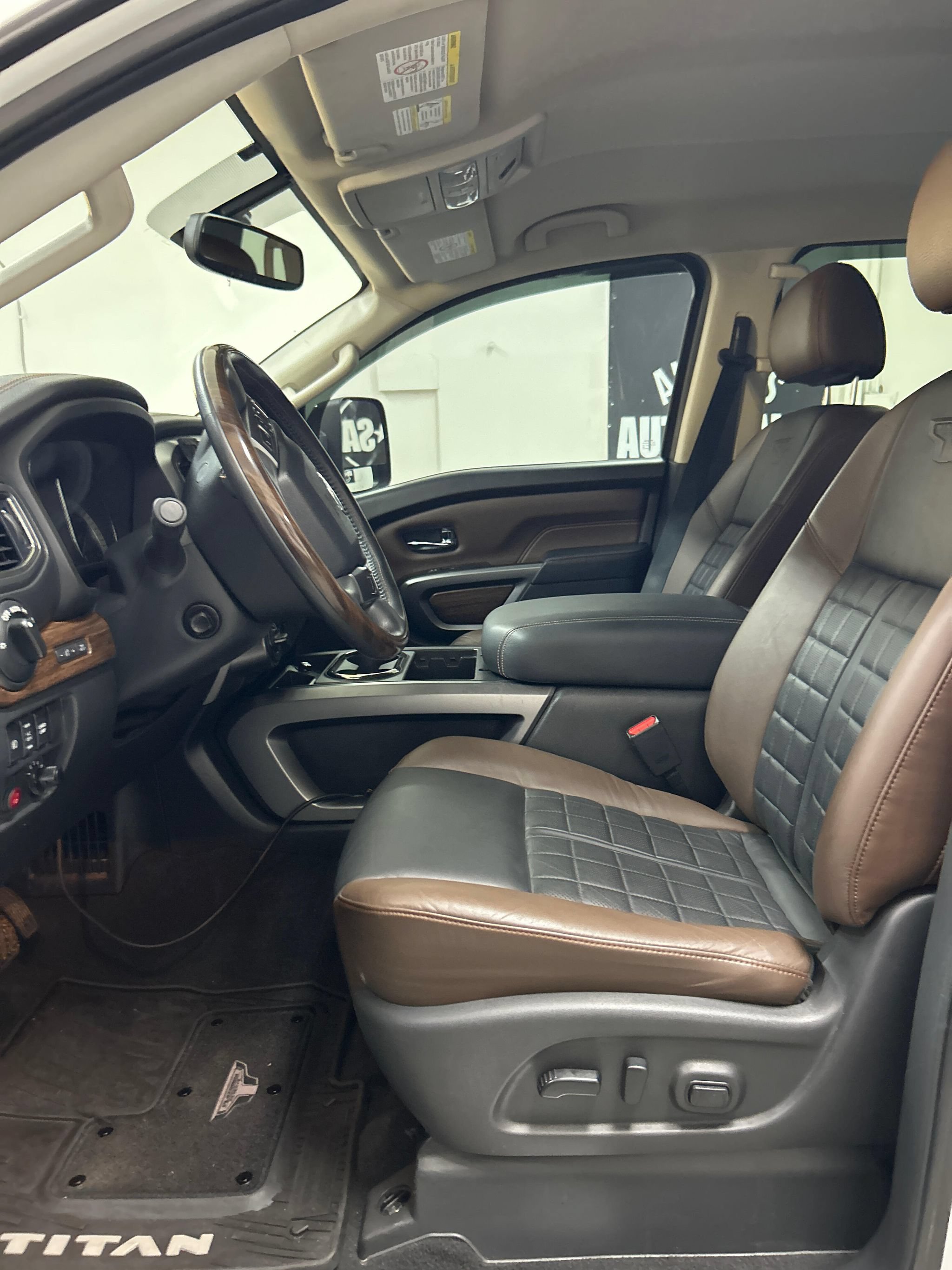 Used 2016 Nissan Titan Platinum Reserve AWD/4WD image 8