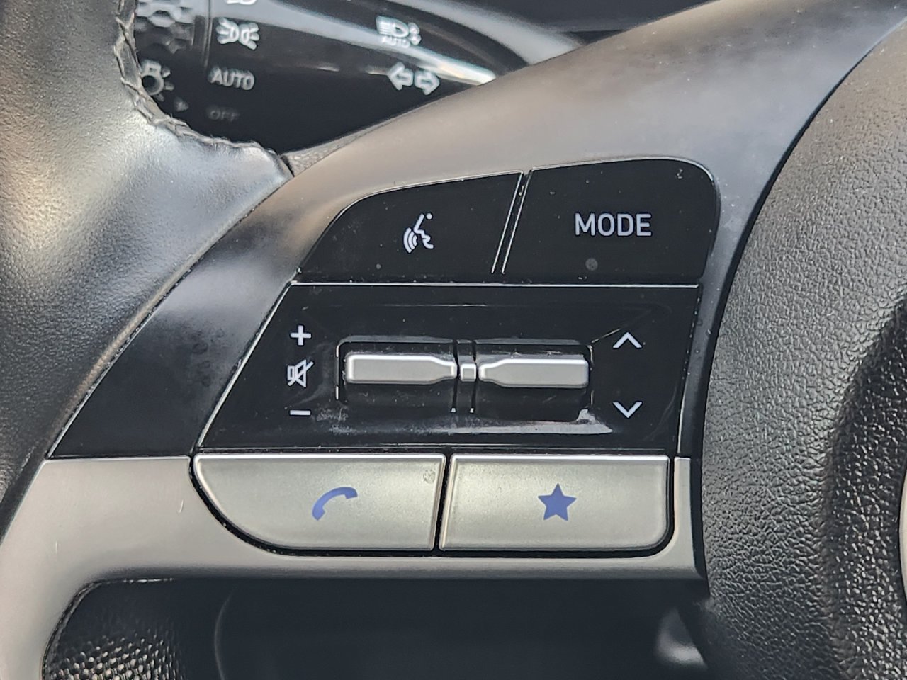 Used 2025 Hyundai Elantra SEL FWD image 27