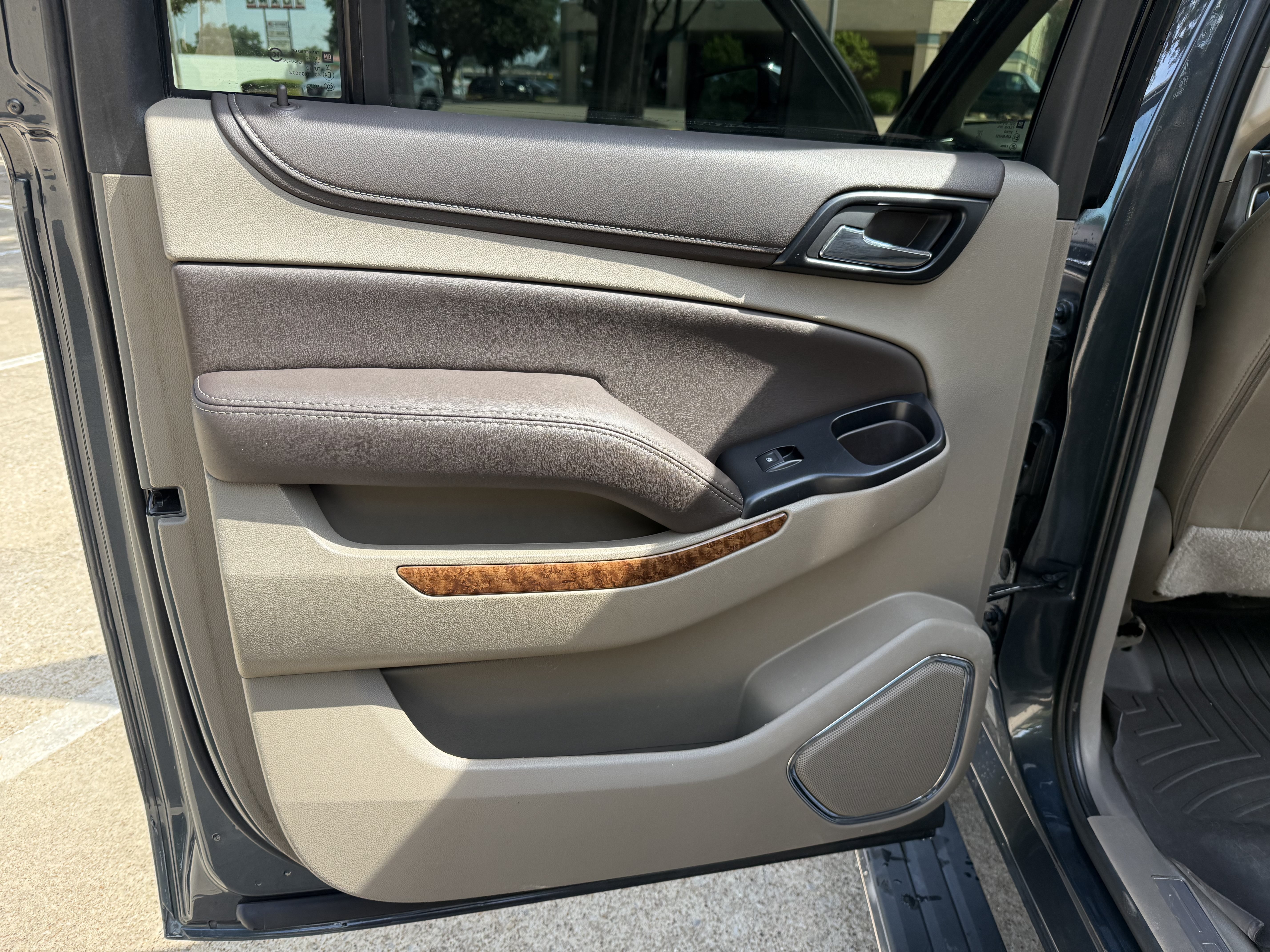 Used 2019 Chevrolet Suburban Premier RWD image 22