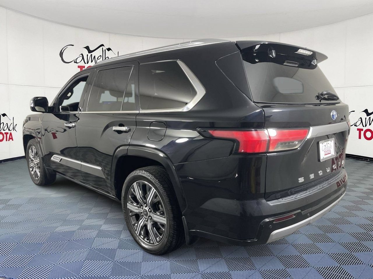 Used 2023 Toyota Sequoia Capstone AWD/4WD image 6