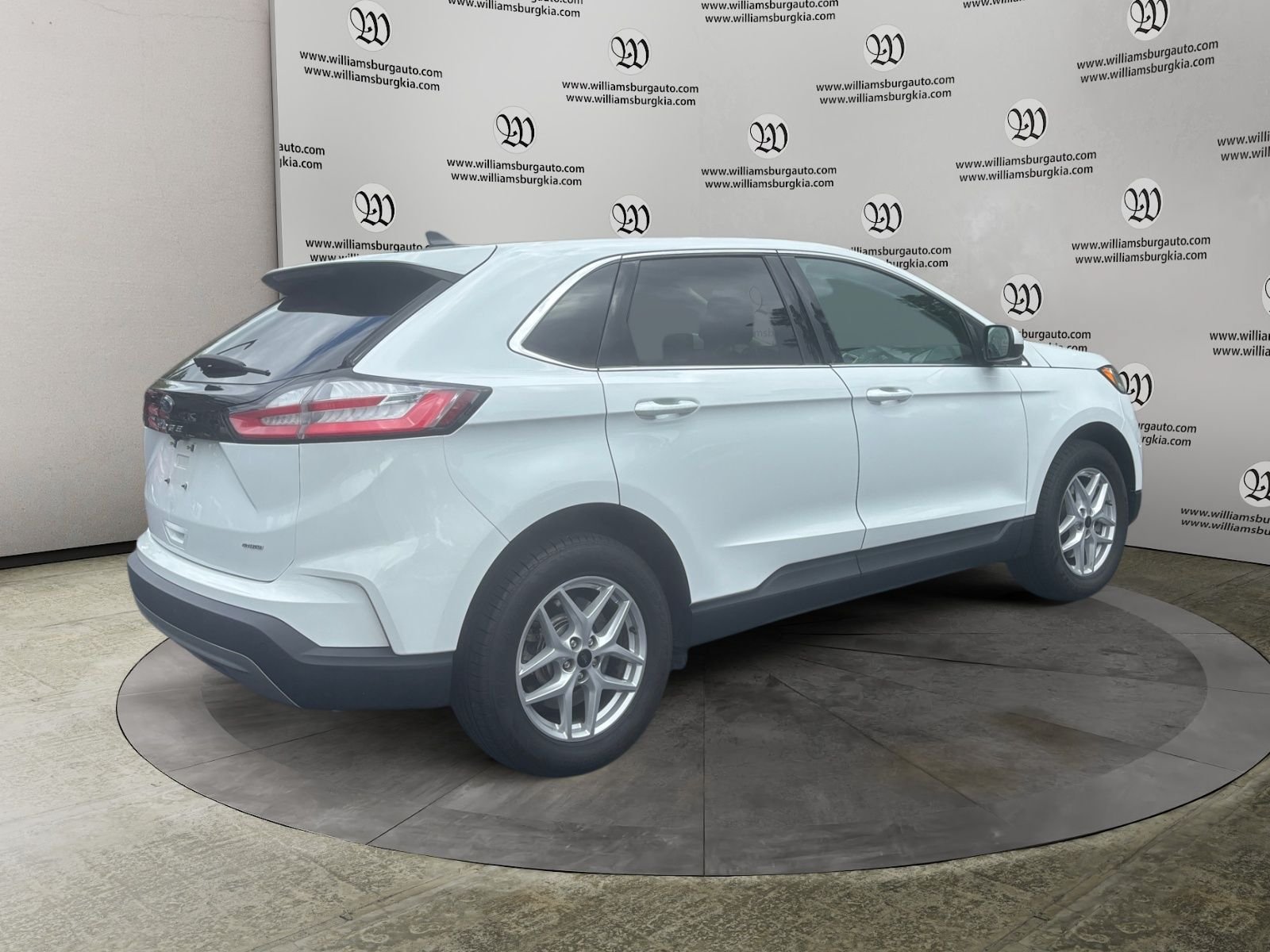 Used 2024 Ford Edge SEL AWD/4WD image 5