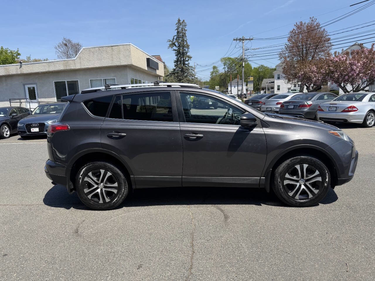 Used 2016 Toyota RAV4 LE AWD/4WD image 9