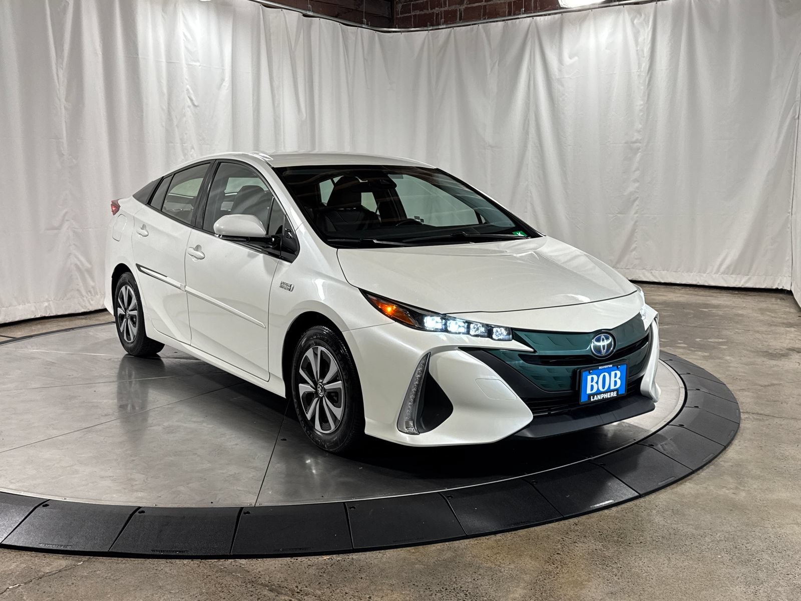 Used 2017 Toyota Prius Prime Premium w/ Carpet Mat Package FWD image 10