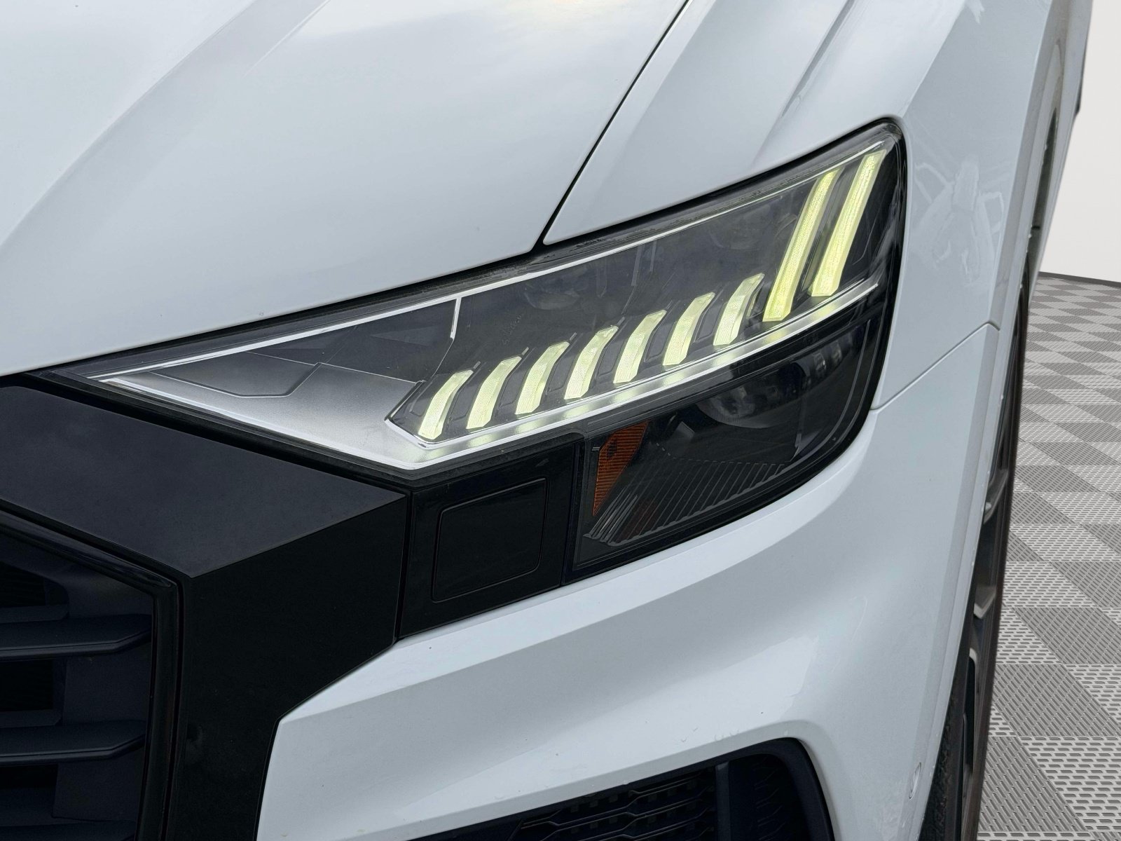 Used 2019 Audi Q8 Premium Plus w/ Premium Plus AWD/4WD image 7