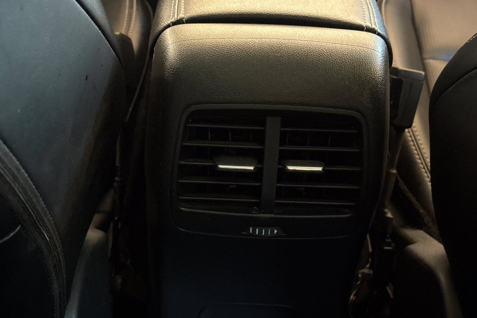 Used 2025 Ford Escape Platinum AWD/4WD image 17