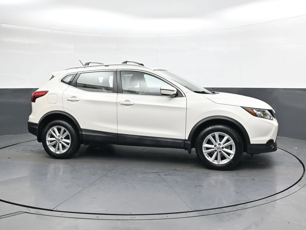 Used 2018 Nissan Rogue Sport SV image 3
