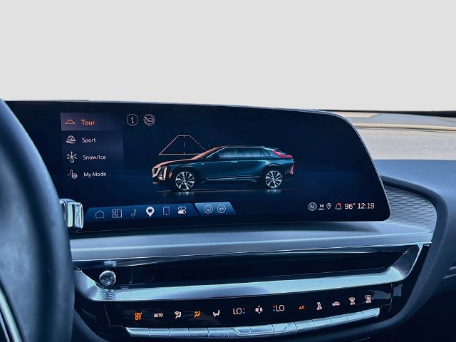 Used 2025 Cadillac Lyriq Luxury AWD/4WD image 28