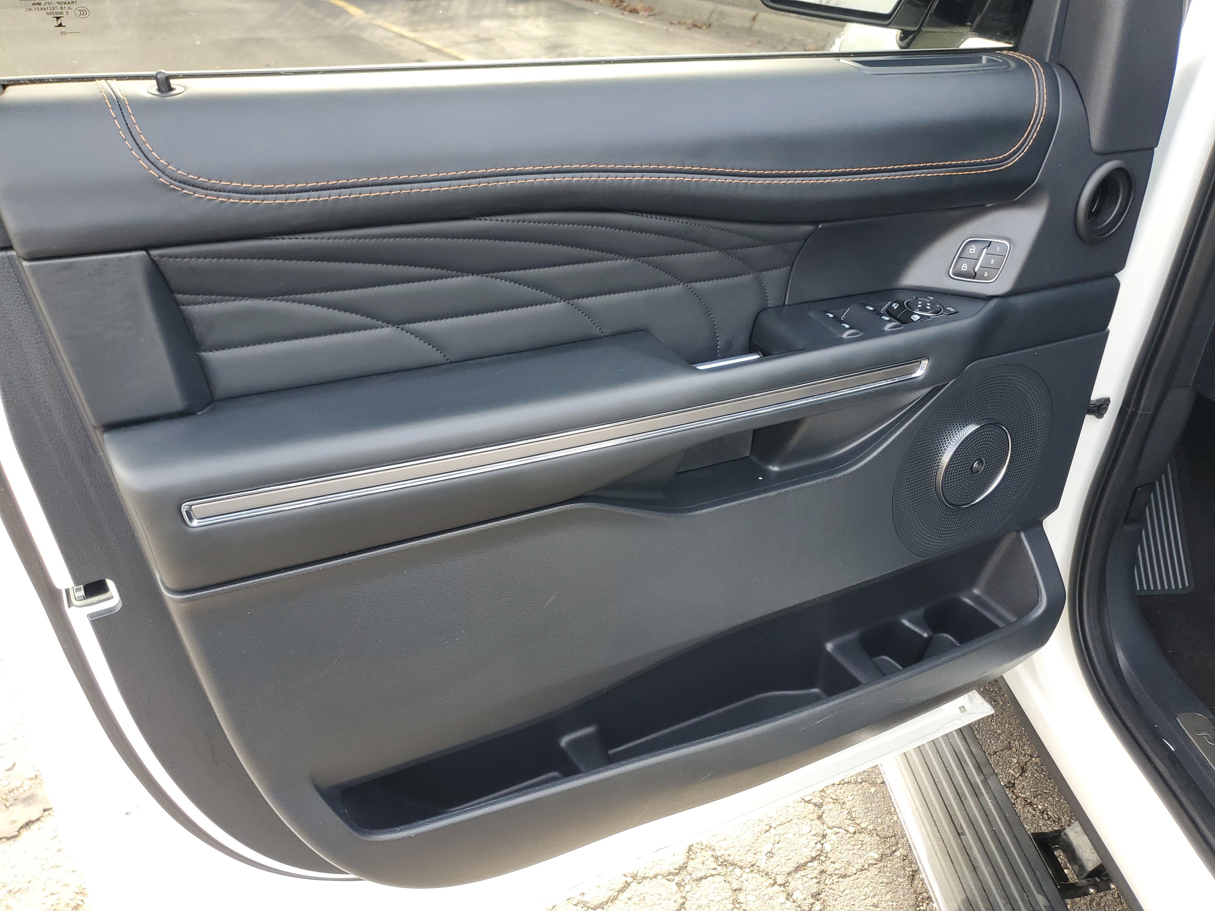 Used 2023 Ford Expedition Platinum image 10