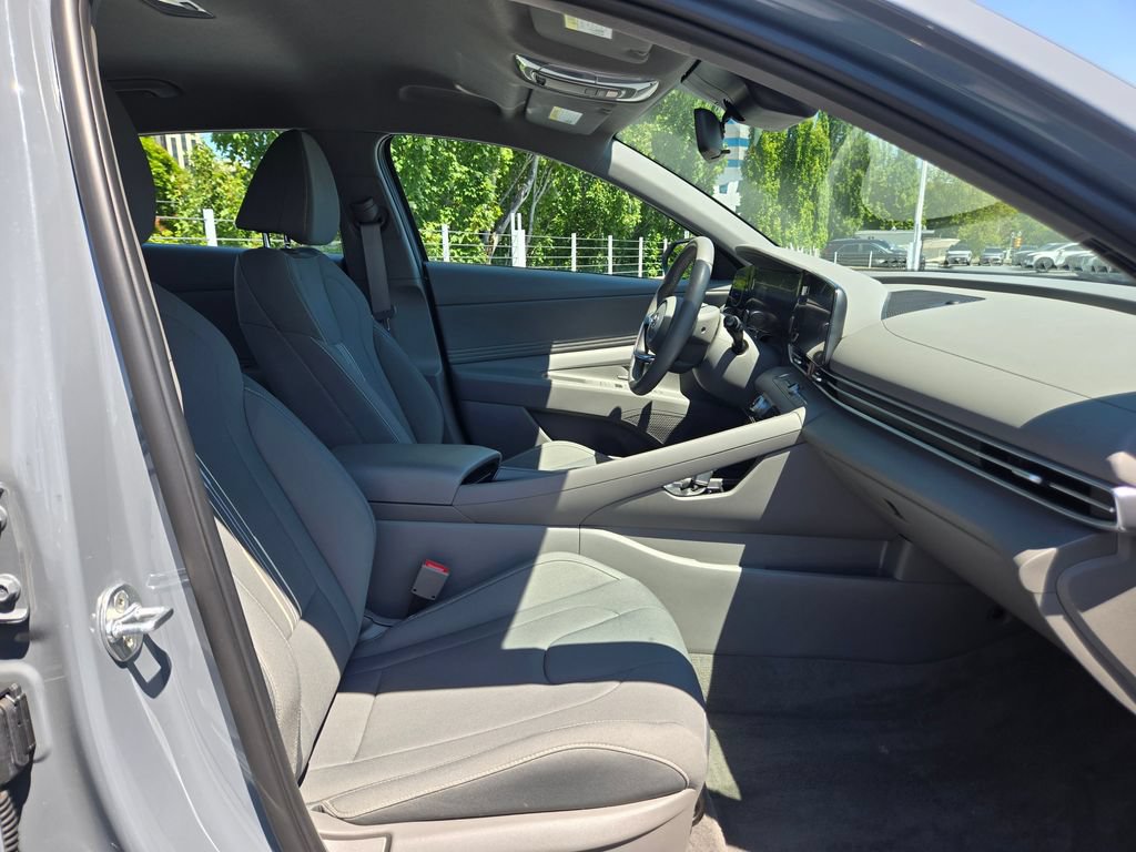Used 2023 Hyundai Elantra SEL w/ Convenience Package FWD image 11