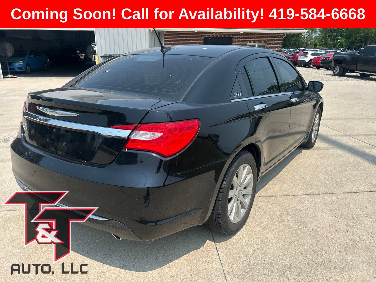 Used 2013 Chrysler 200 Limited FWD image 4