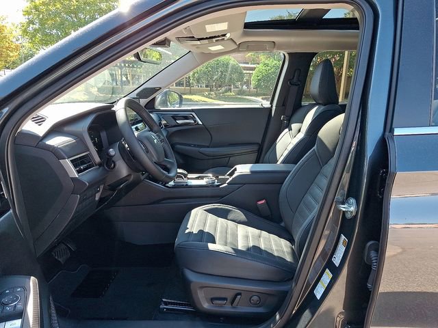 New 2025 Mitsubishi Outlander SE image 8