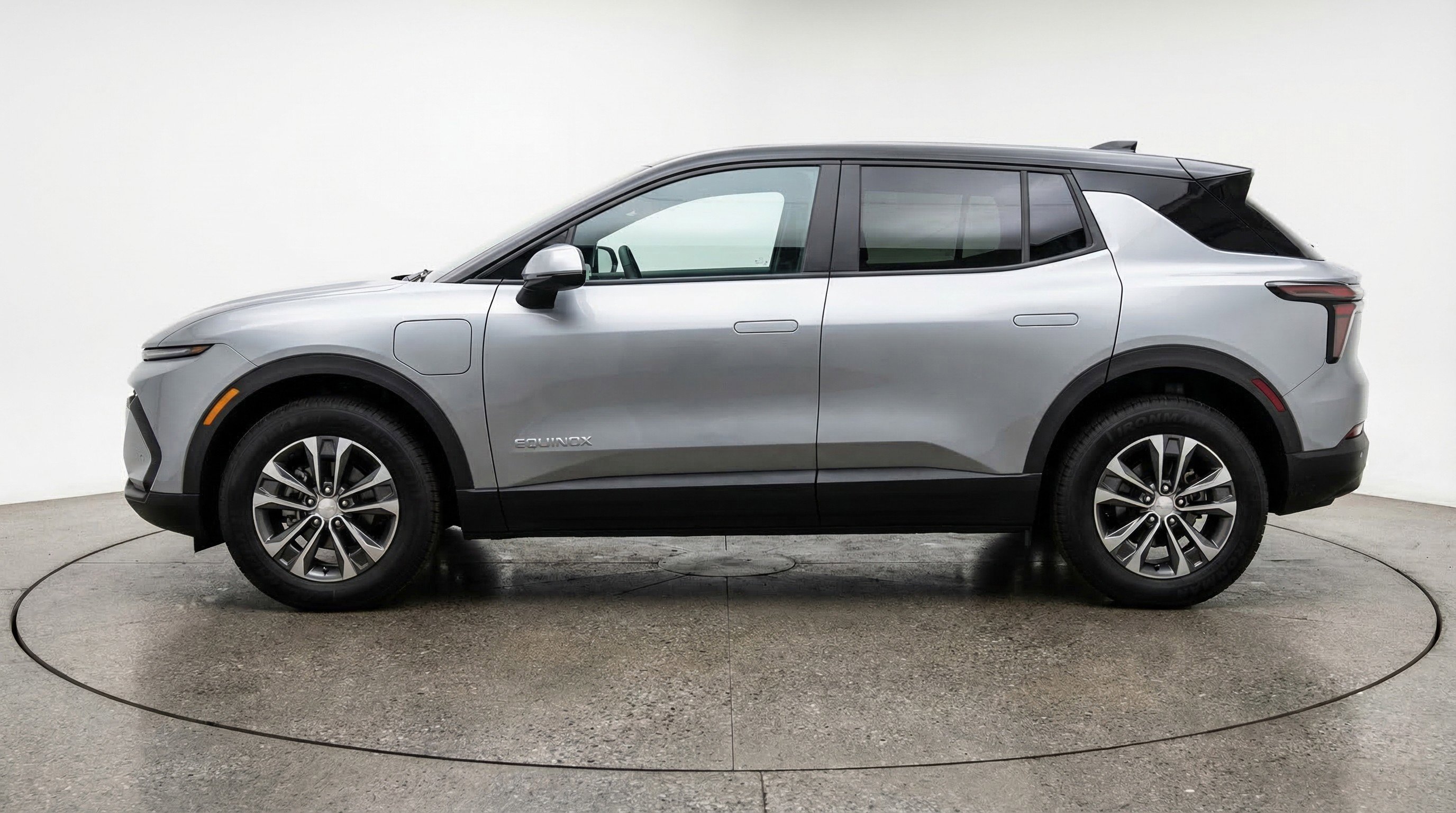 Used 2025 Chevrolet Equinox LT FWD image 5